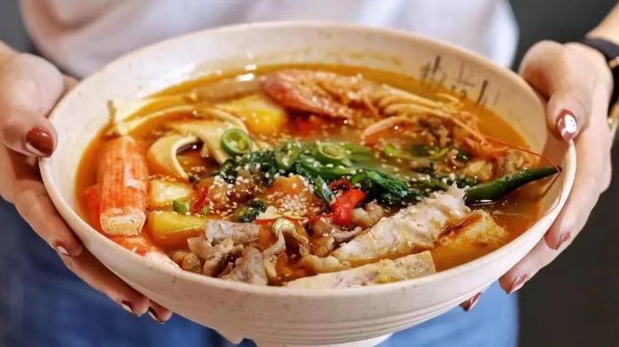 麻辣烫加盟还有市场吗？如何赢得消费者的信赖？