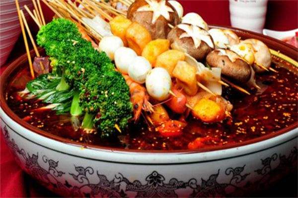 开个麻辣烫加盟店，圆众多年轻人的创业梦想