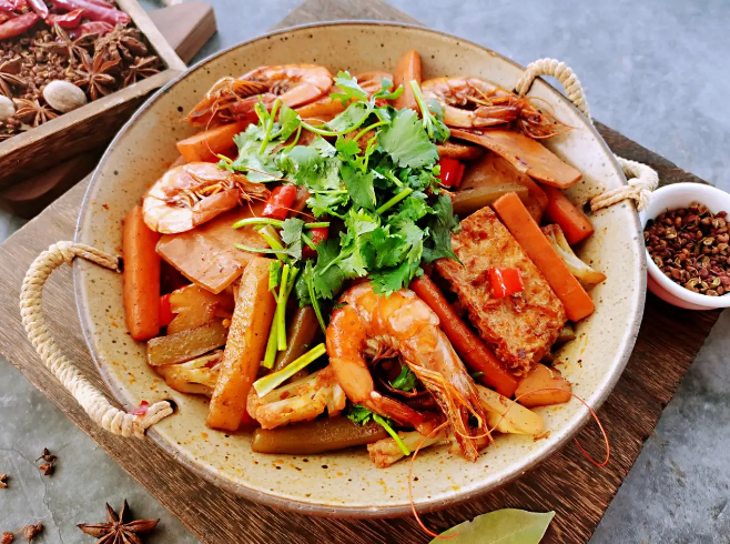 加盟一家麻辣香锅店需要多少钱？