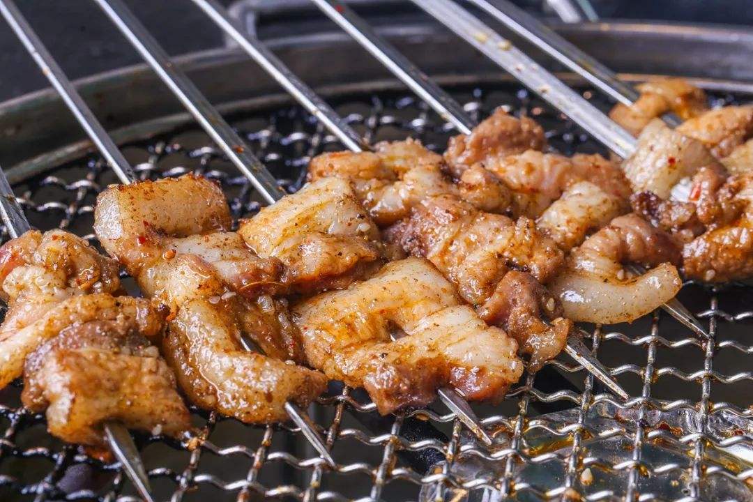 开家烧烤加盟店怎么样，新手做烧烤加盟店要注意怎么